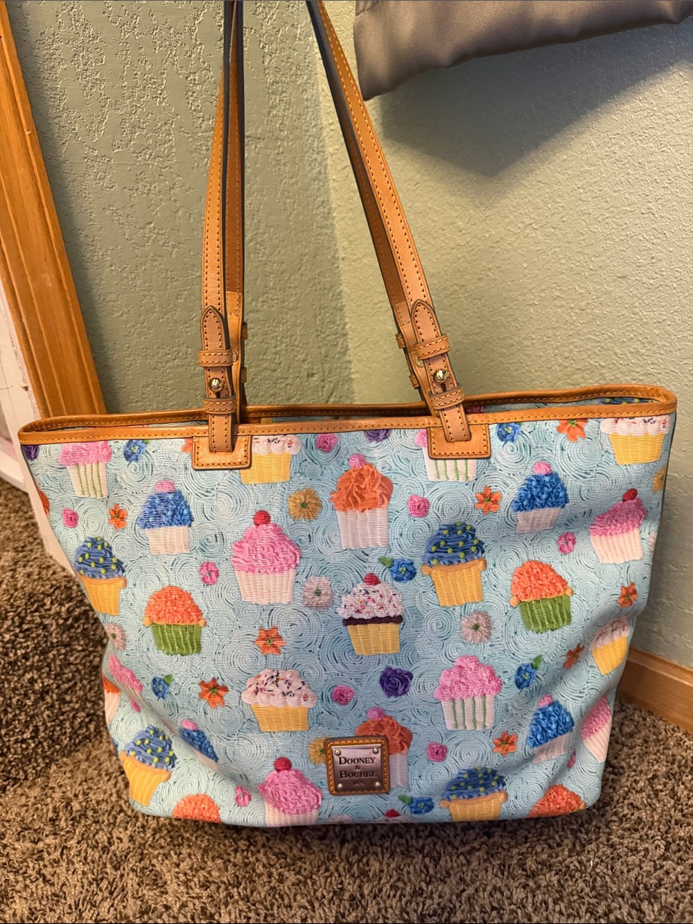 Dooney & Bourke - Cupcake Print Leisure Shopper Tote Bag - Light Blue